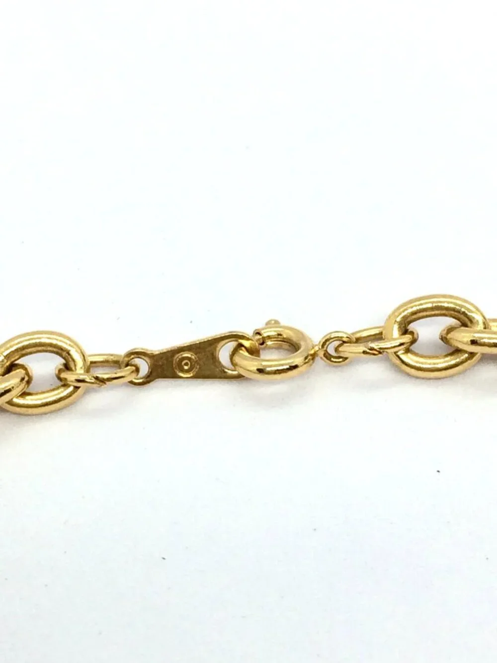VINTAGE AVON BRACELET Rich & Famous Gold Tone 5 Charm Travel Theme 1980s - Picture 9 of 12